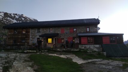 Il rifugio all'alba
