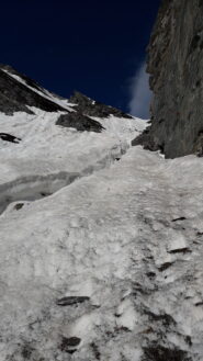 il canale con una profonda rigola al centro..