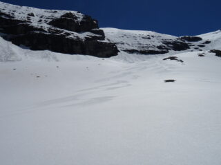 Pendii di velluto sotto la parete