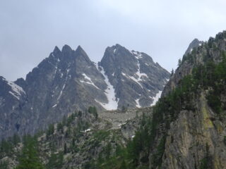 Il canale dal sentiero