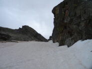 Sguardo verso l'alto a metà canale