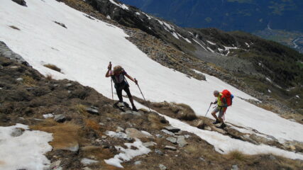 Per arrivare al Colle si aggirano i nevai