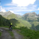 la deviazione a quota 1980 m. a/r per l'alpeggio Giulian