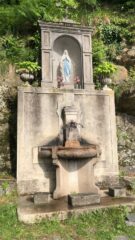  
La fontana al Santuario del Fontegno
