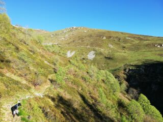 Sul sentiero per Pian Croesio verso la pista