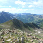 In primo piano la cresta percorsa