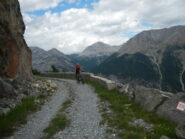 sterrato di rientro verso il bivio di quota 2307 m.