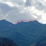 La cresta percorsa vista dalla strada che sale all'Alpe della Balma.