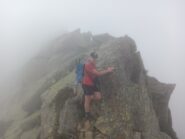 Scendendo dalla cima sulla cresta verso la punta Verzel.
