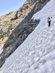 La prima lingua di neve: una ventina di metri con pendenza a circa 40°