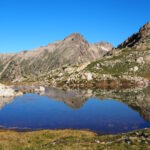 La Pointe de Giegn si specchia in un laghetto lato francese