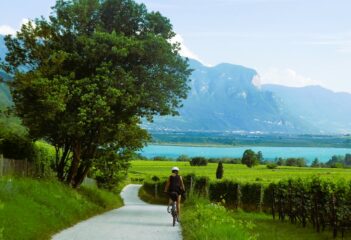 Sulla strada dei vini, verso il lago di Caldano
