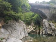 Attacco ferrata. CONTROLLARE SEMPRE IL LIVELLO DELL'ACQUA E LE PREVISIONI METEO PRIMA DI INIZIARE LA FERRATA !