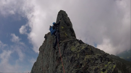 enzo in opera sulla pala.