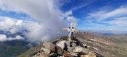 In cima piccola croce