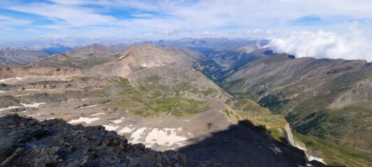 Panorama dalla cima sul suo grande versante nord occidentale