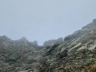 sotto la croce di vetta