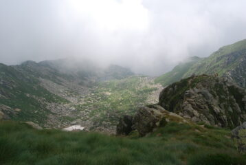 Versante di salita lato S. Giacomo con un Lago dei Pasci tra visibilità e immaginazione
