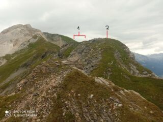 Le torrette del Bairnock: 1-la doppia cuspide sommitale; 2- la torretta più bassa.