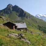 L’alpeggio di Tournalin dessous, salendo sull’Alta Via 1 verso il Rif. Tournalin