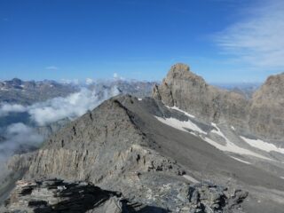 Salendo in dorsale, uno sguardo verso il Pic d'Asti