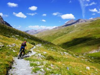 Sentiero otimo e scorrevole lungo il vallone