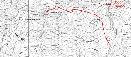 Prima di Col Pisonet si individua un valloncello che si insinua tra le quote 2767  e 2783. Percorrerlo o seguire la sua dorsale dx orografica. Giunti ad una piana (2746) si sale a sx alla dorsale principale che conduce abbastanza agevolmente in vetta.