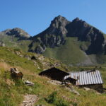 Salendo su AV1: l'Alpeggio Tournalin dessous con, da snx: Colle Croce, M. Brun, colletto 2651 m e Palon di Nannaz  