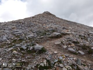 Buona traccia mentre la pietra diventa roccia.