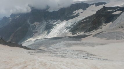 Discesa verso il rifugio Guide d'Ayas