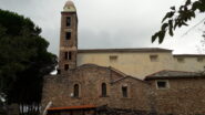 la bella chiesa di San Martino lungo il percorso per arrivare alla falesia..