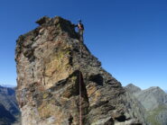 Il gendarmino oltre il quale si scende di 5-10m lato val Po