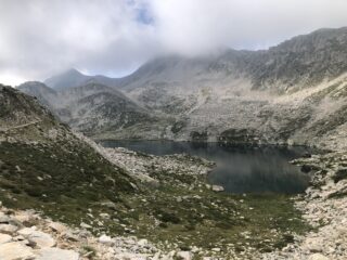 Lago sup Fremamorta con colletto e cima omonima 