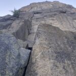 Attacco, passo rognoso in offwidth all'altezza del chiodo