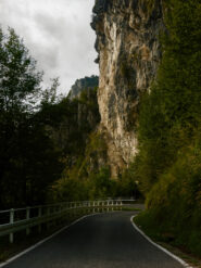 La strada e le falesie