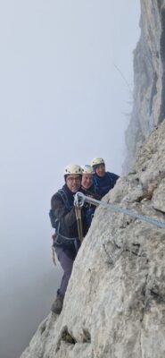in attesa sul traverso