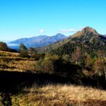 Le cime del Biellese dall'inizio della discesa verso la Bocchetta di Luvera.
