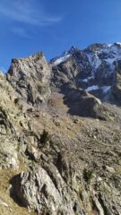 Il Corno Stella e ai suoi piedi il Rifugio Bozano