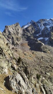 Il Corno Stella e ai suoi piedi il Rifugio Bozano