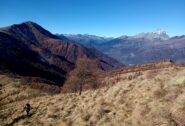 sul versante NO a sx il Monte Rastcias  a dx il Monviso