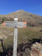 Partenza a Pian del Lupo; sullo sfondo la Quinseina.