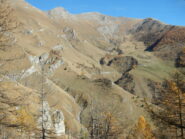 lo sterrato verso l'Alpe Arcella attraversa pendii sostenuti