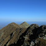 La lunga dorsale tra il Bric Costa Rossa e la Besimauda