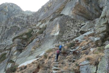 La splendida mulattiera di risalita al colle