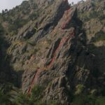La parete sud-est delle rocche dell'Aguia vista dalla panchina delle Pose du Campanin