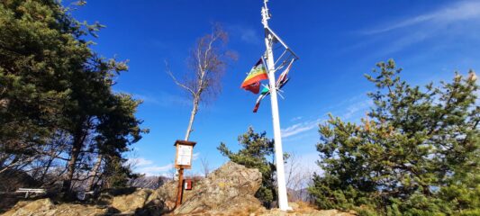 Poggio Pini e il faro della Pace