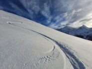 Parte alta curve a bomba nella polvere 