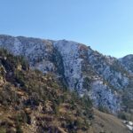 Si vede il castello roccioso di Roccia Nalais