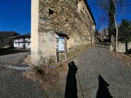 Partenza al fianco della chiesa