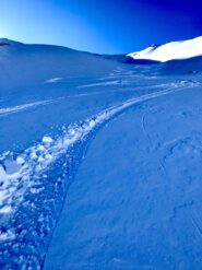 Per fortuna un po’ di farina riportata nelle conche permette di fare qualche curva